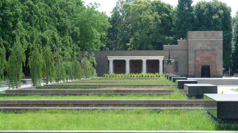 Sowjetische Ehrenmal Eingangsbau