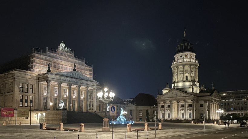 Franzoesischer Dom beleuchtet