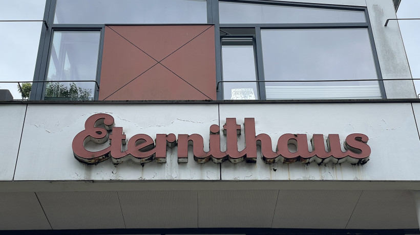 Eternithaus Schriftzug