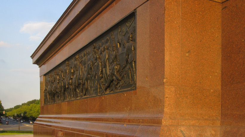 Siegeesaeule Bronzerelief